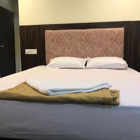 Taloja Midc Hotel Taloje Budrukh Kültér fotó