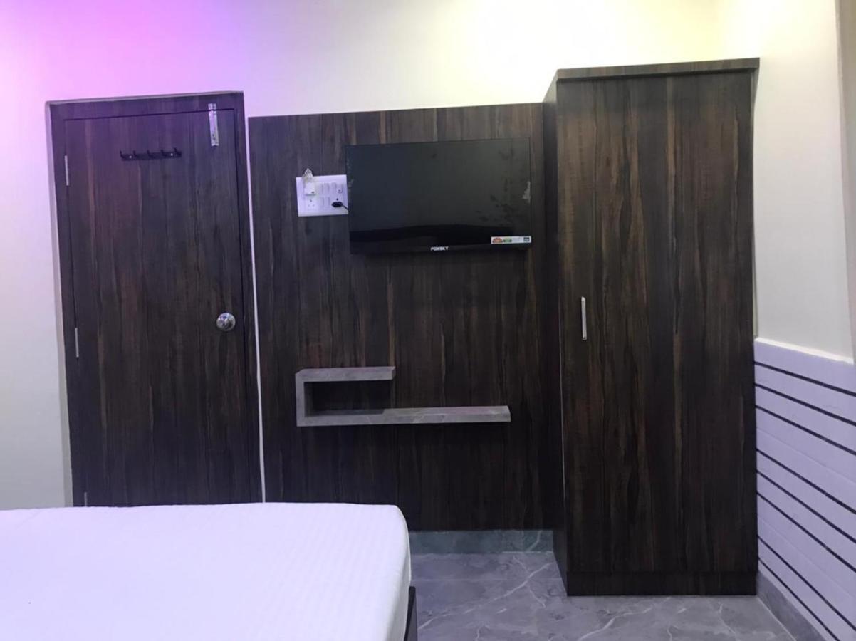 Taloja Midc Hotel Taloje Budrukh Kültér fotó