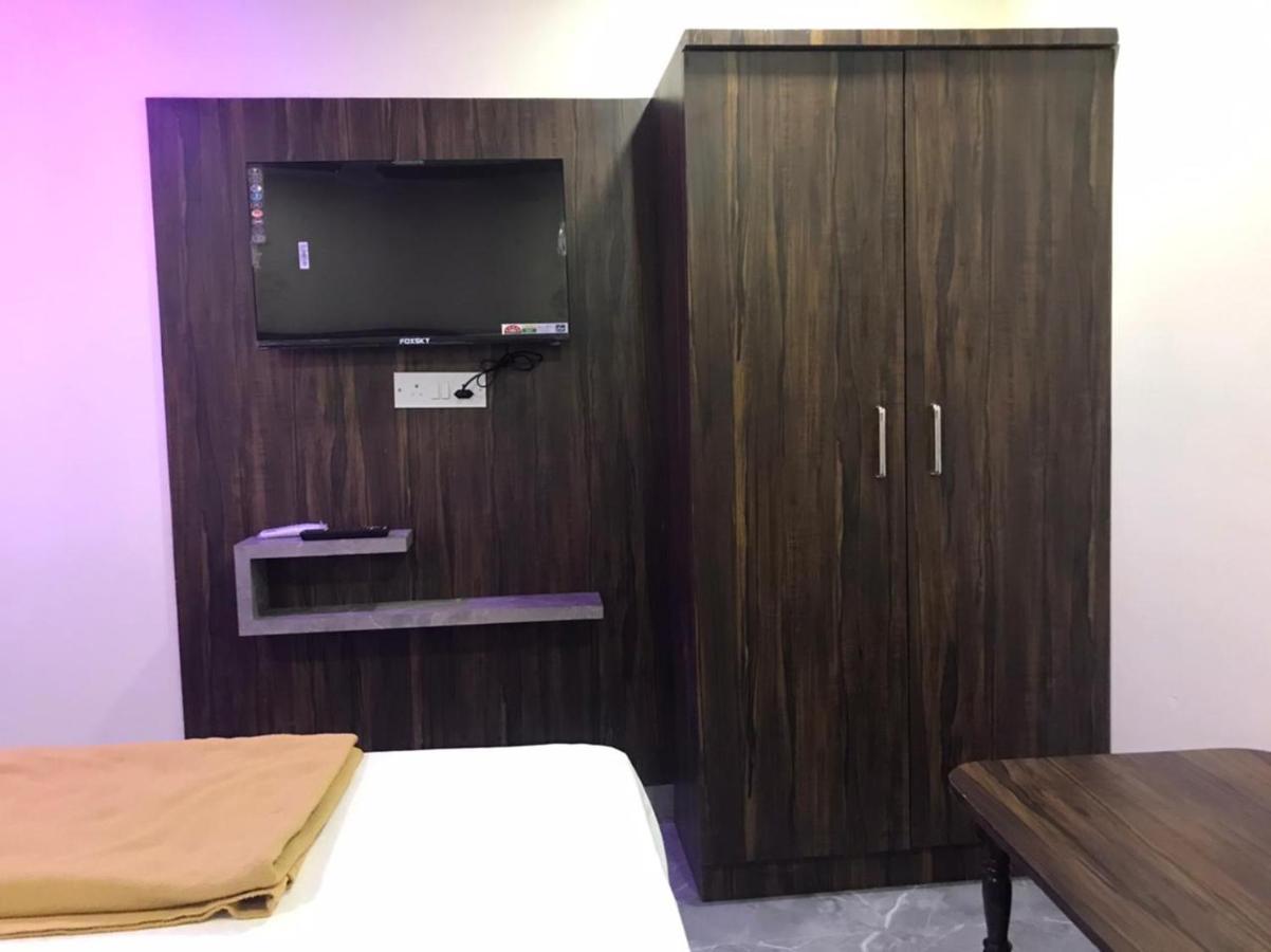 Taloja Midc Hotel Taloje Budrukh Kültér fotó
