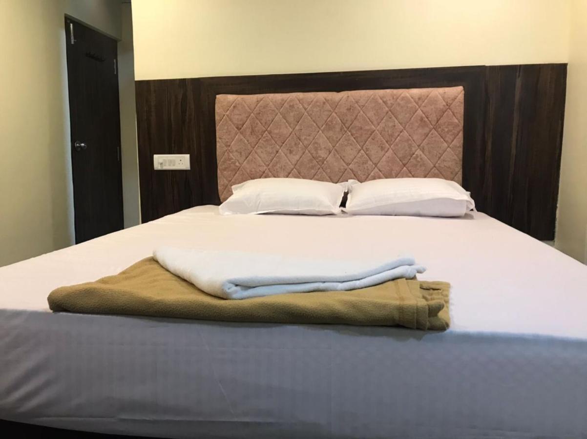 Taloja Midc Hotel Taloje Budrukh Kültér fotó