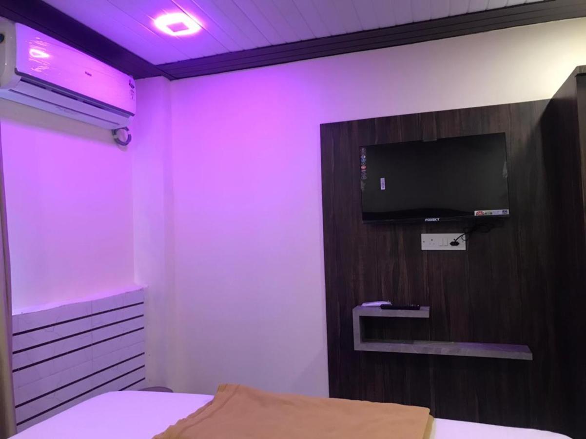 Taloja Midc Hotel Taloje Budrukh Kültér fotó