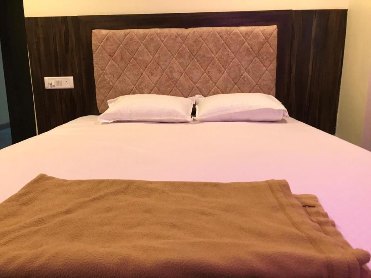 Taloja Midc Hotel Taloje Budrukh Kültér fotó