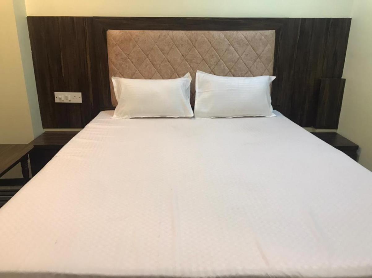 Taloja Midc Hotel Taloje Budrukh Kültér fotó